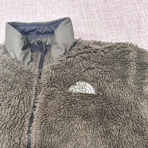 The North Face Kids size 14/16 reversible Mount Chimbo Jacket - Picture 5 of 6